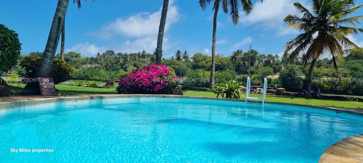 1 Bed Villa with En Suite at La-Marina - 7