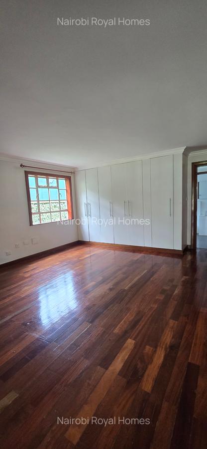 4 Bed House with En Suite at Mimosas Drive - 18