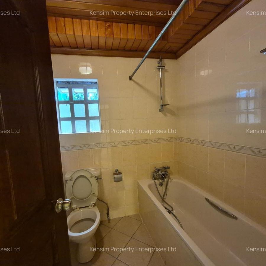 5 Bed House with En Suite in Runda - 14