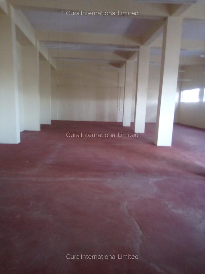 2,700 ft² Office in Industrial Area - 3