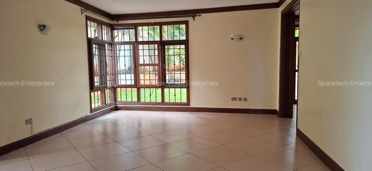 4 Bed Townhouse with En Suite in Hill View - 12