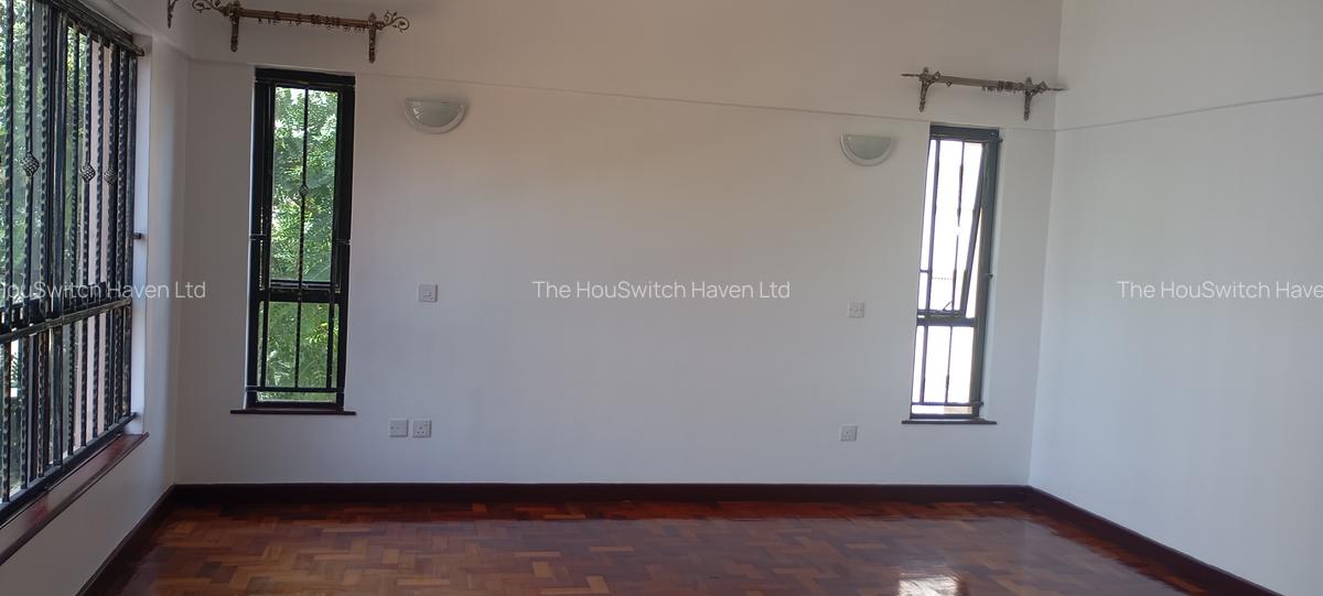 4 Bed Apartment with En Suite at Brookside Drive - 15