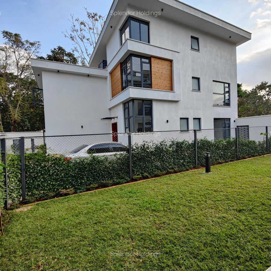 5 Bed Townhouse with En Suite in Lavington - 2