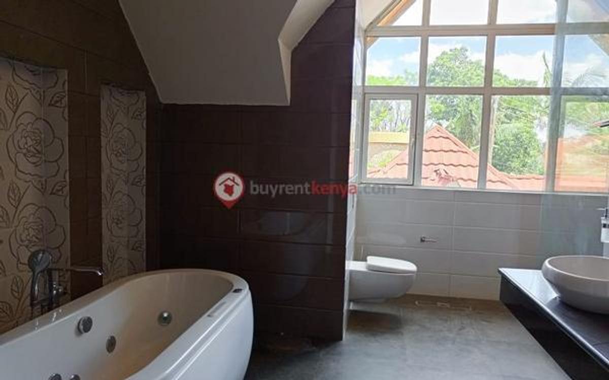 5 Bed House with En Suite at Westlands - 2