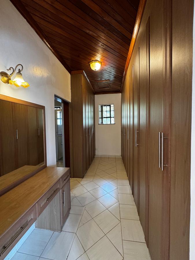 5 Bed Townhouse with En Suite in Lavington - 12