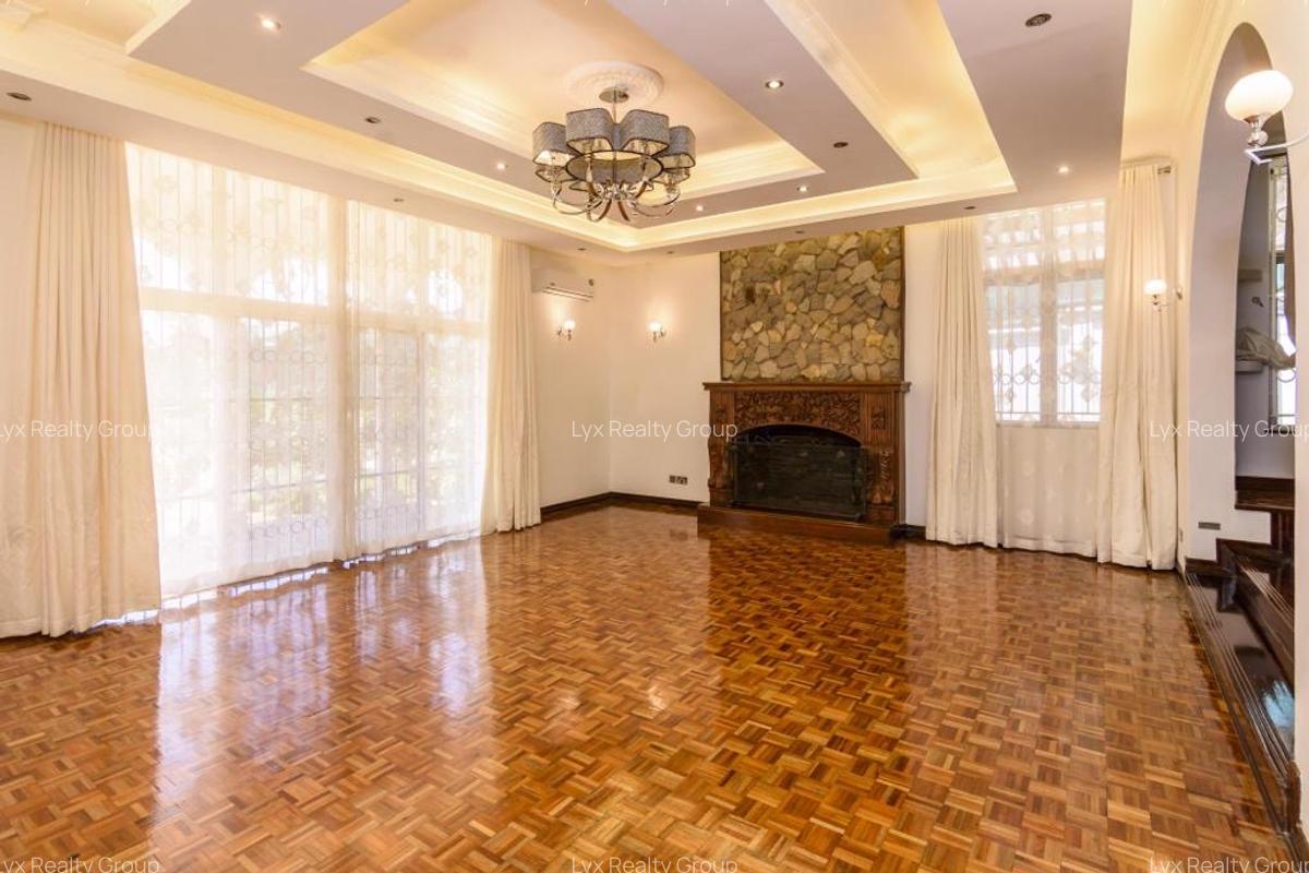 5 Bed Villa with En Suite in Runda - 4