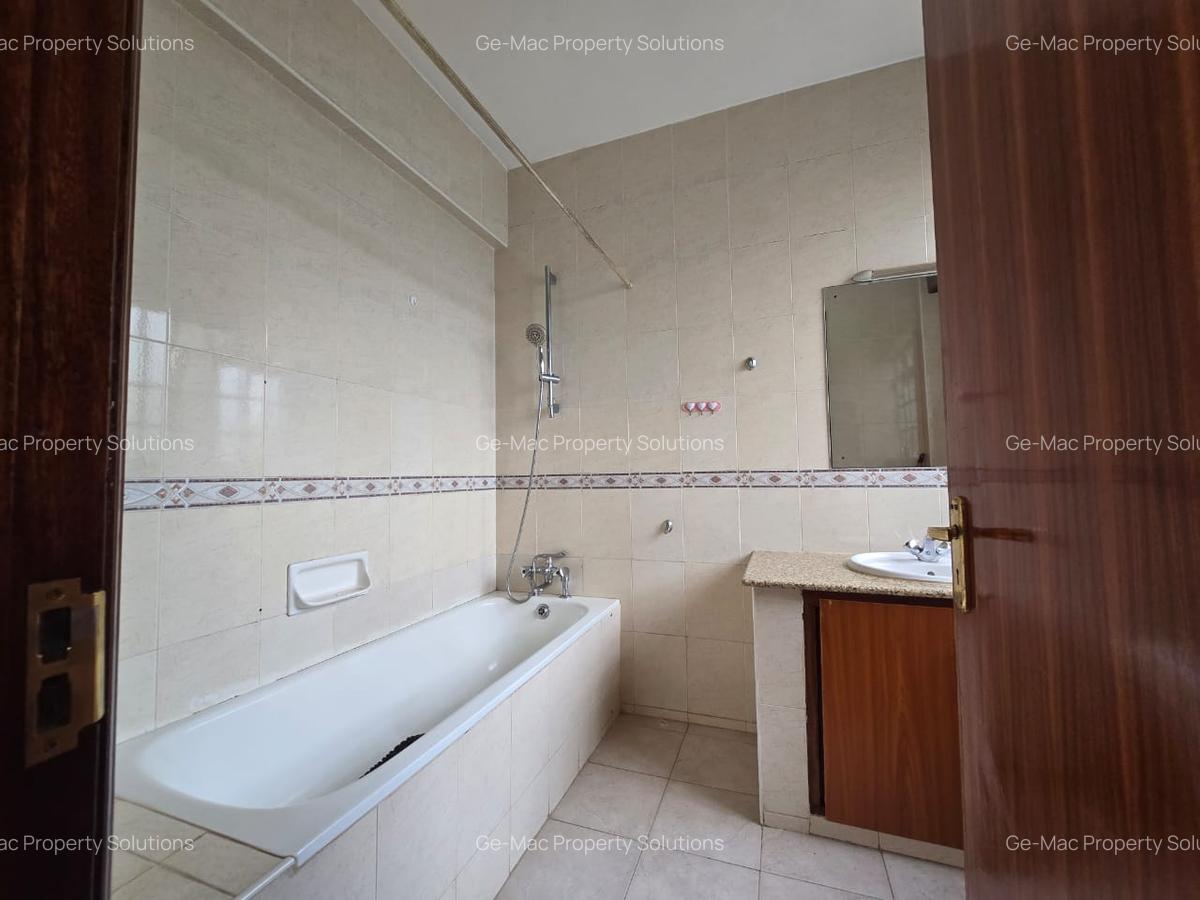 4 Bed Townhouse with En Suite in Lavington - 9