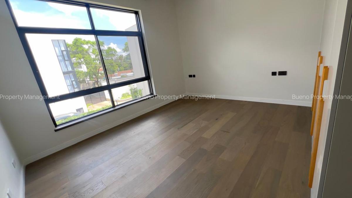 5 Bed Townhouse with En Suite in Lavington - 19