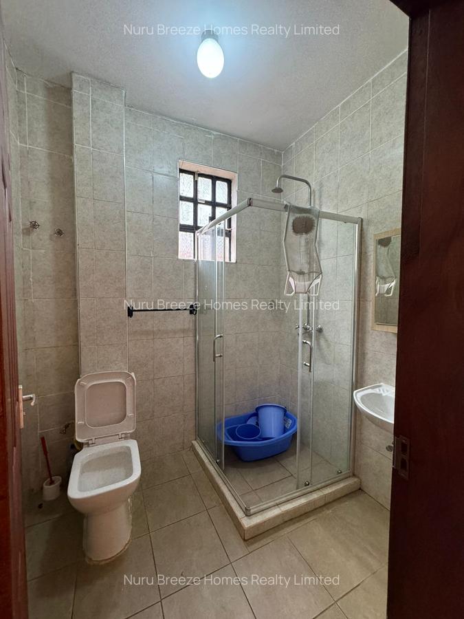 4 Bed House with En Suite in Runda - 19