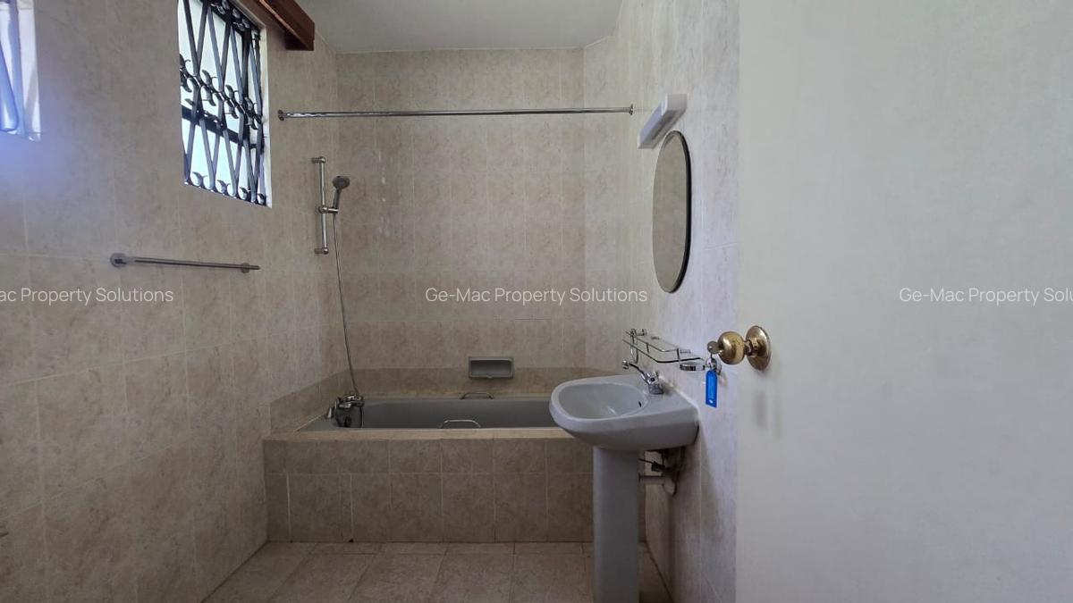 4 Bed House with En Suite in Runda - 15