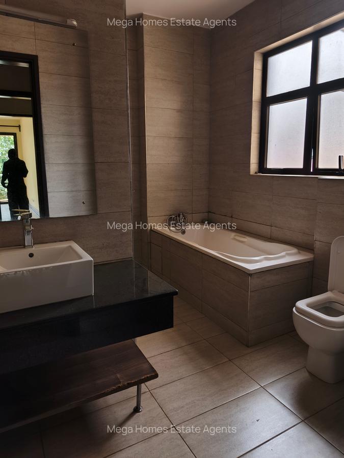 Serviced 3 Bed Apartment with En Suite in Parklands - 1