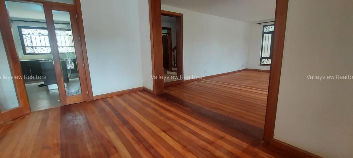 5 Bed Townhouse with En Suite at Lavington - 11