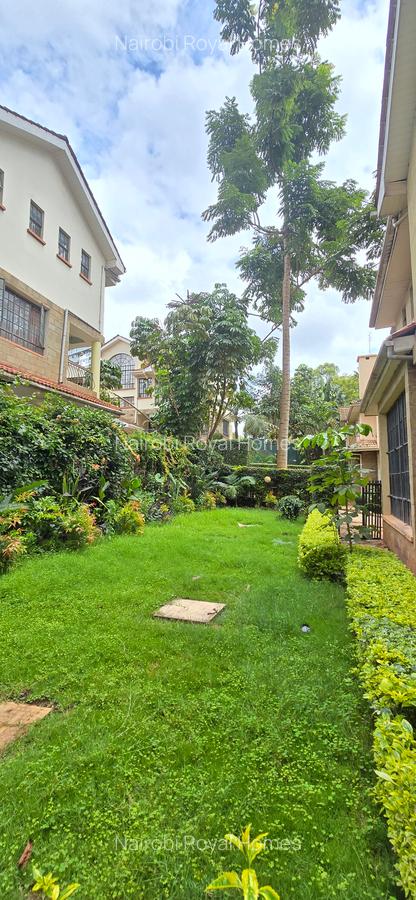 5 Bed Townhouse with En Suite at Lavington Green - 1