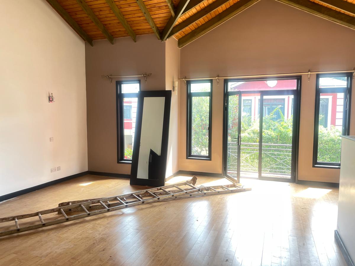 5 Bed Townhouse with En Suite in Lavington - 9