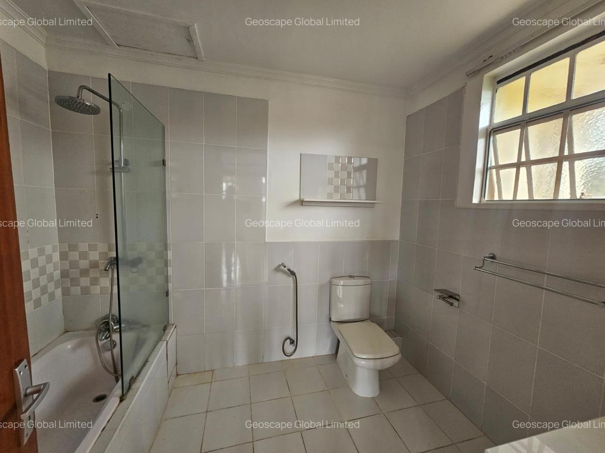 4 Bed Villa with En Suite in Nyari - 3