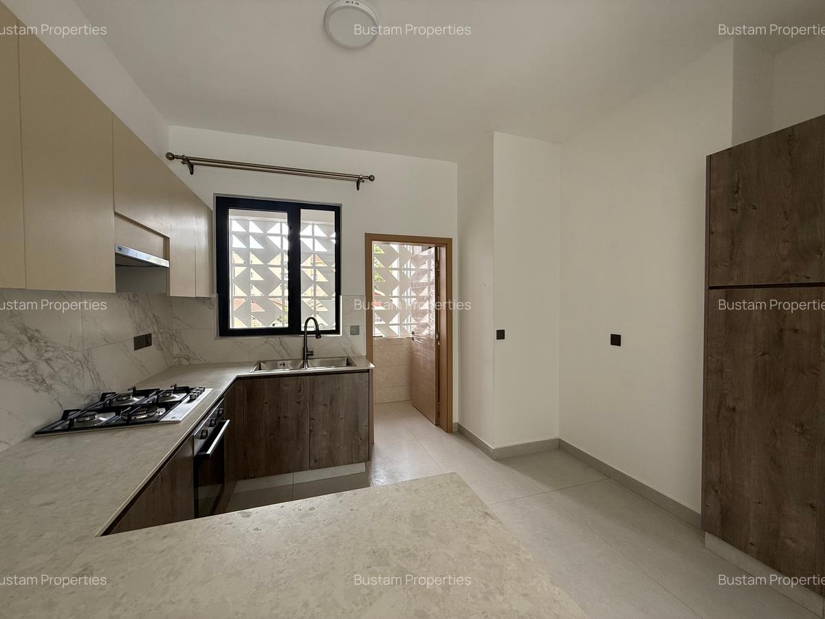 3 Bed Apartment with En Suite in Brookside - 8