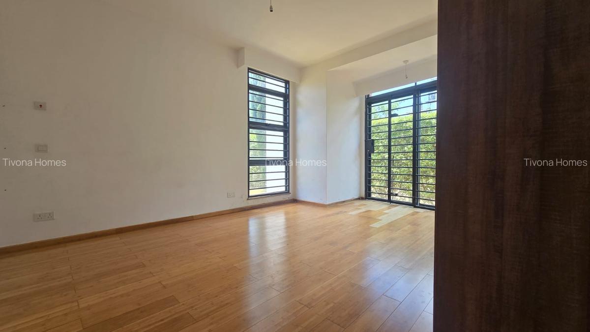 4 Bed House with En Suite in Garden Estate - 12