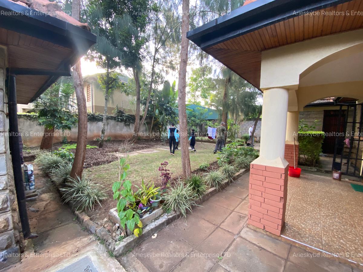 5 Bed Villa with En Suite in Runda - 16