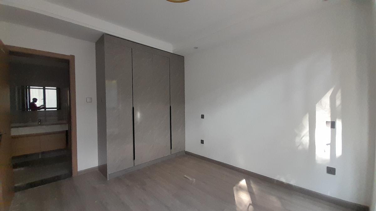 3 Bed Apartment with En Suite at Riverside Dr - 11