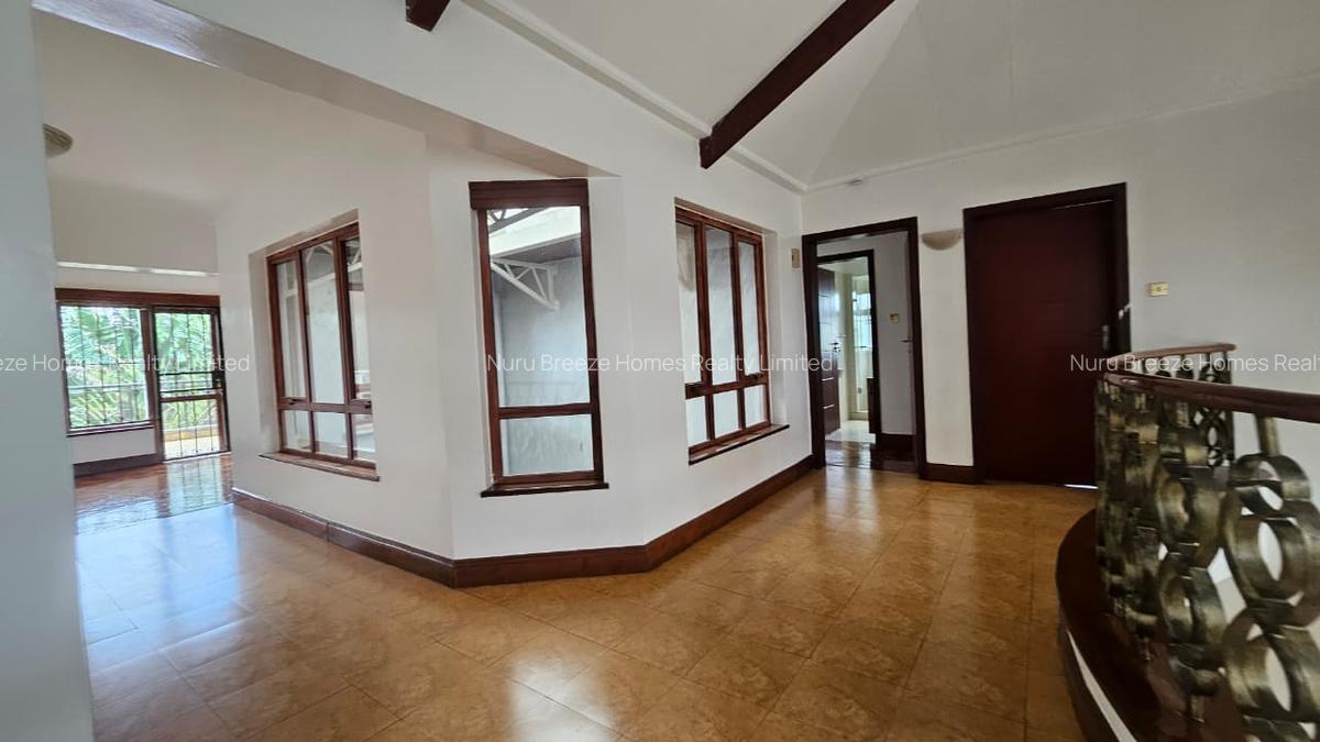 5 Bed House with En Suite in Runda - 11