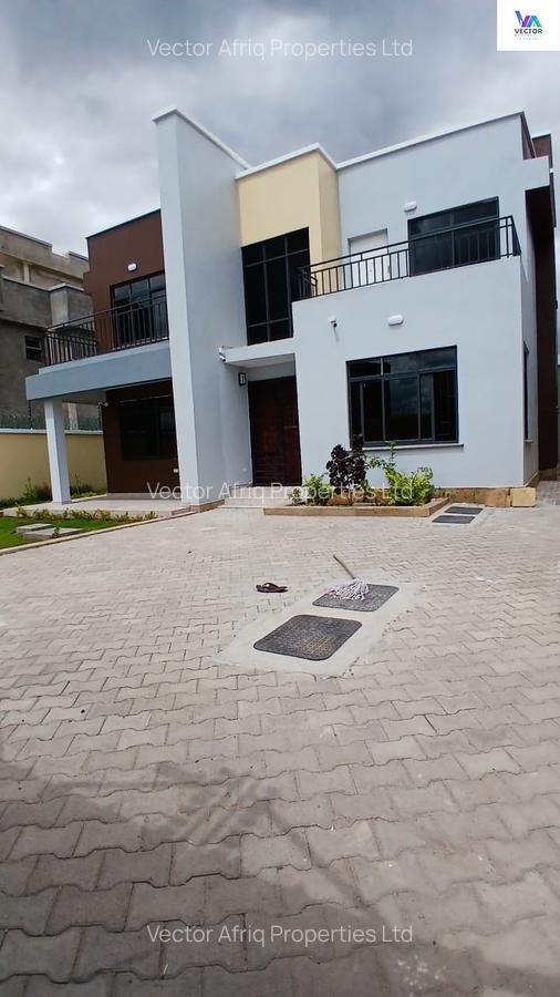 5 Bed Townhouse with En Suite in Syokimau - 3
