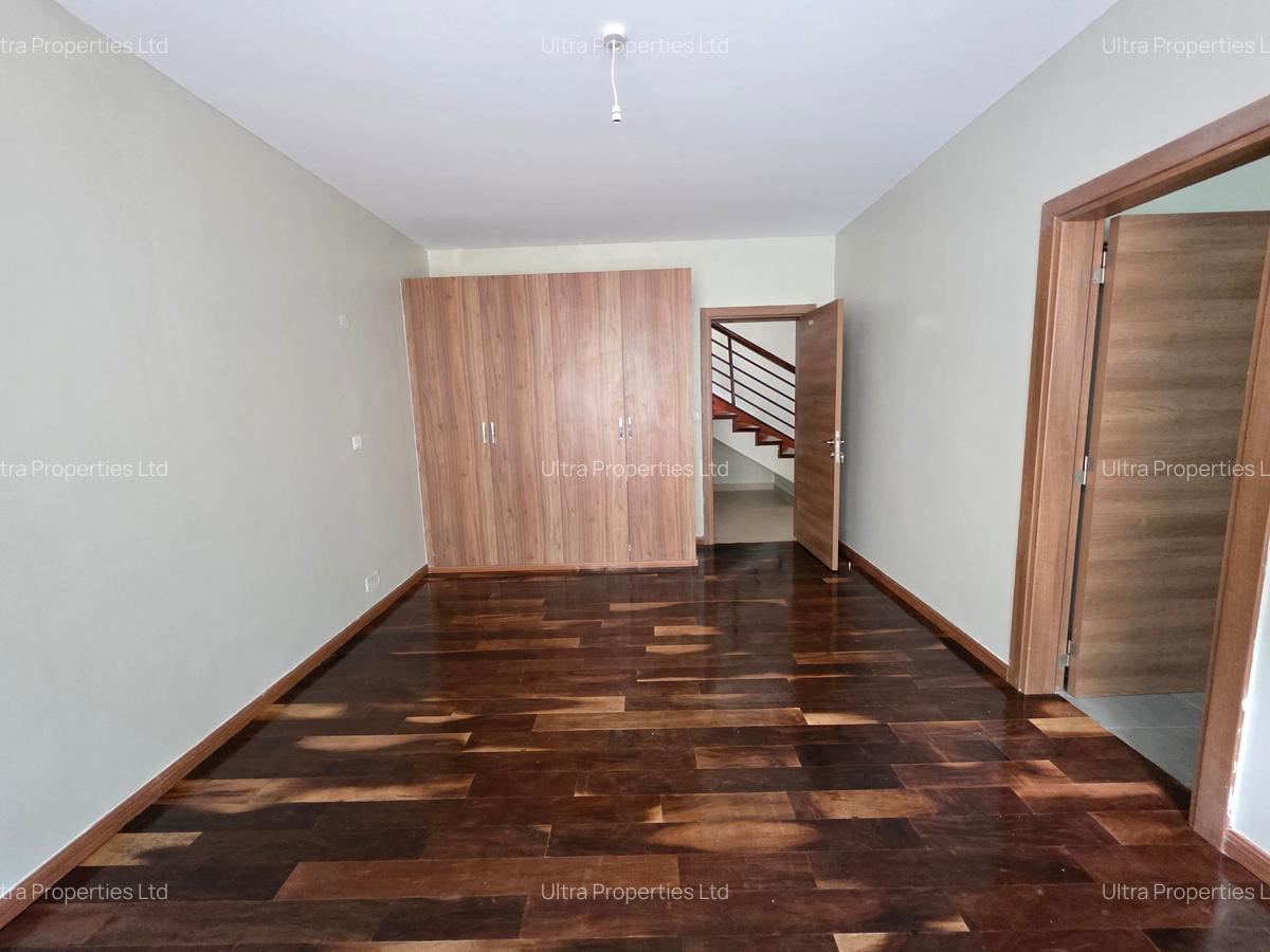 5 Bed Townhouse with En Suite in Lavington - 7