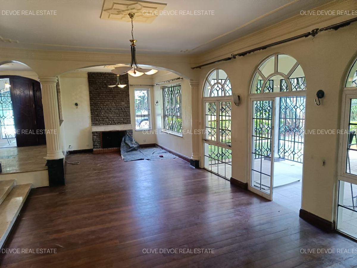 4 Bed House with En Suite in Hill View - 12