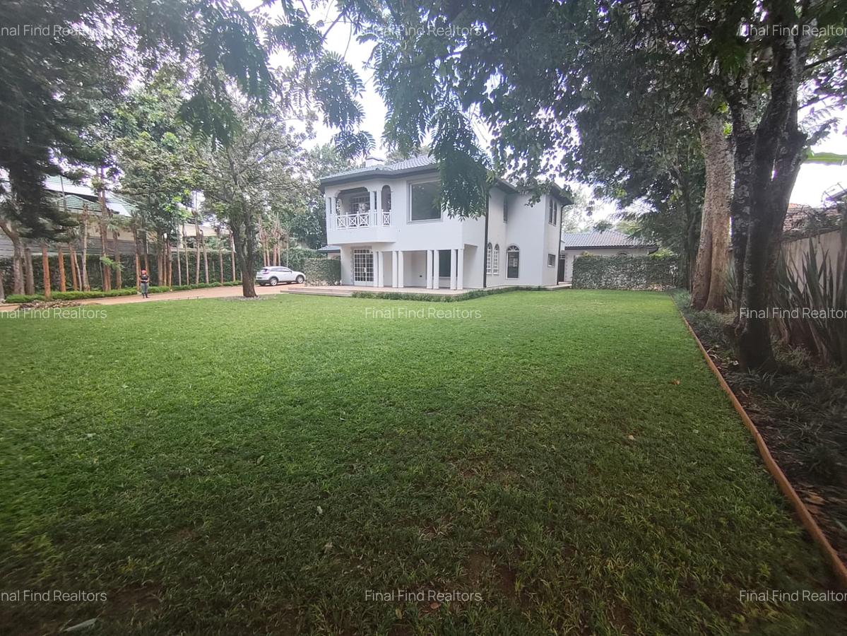 5 Bed House with En Suite in Runda - 2