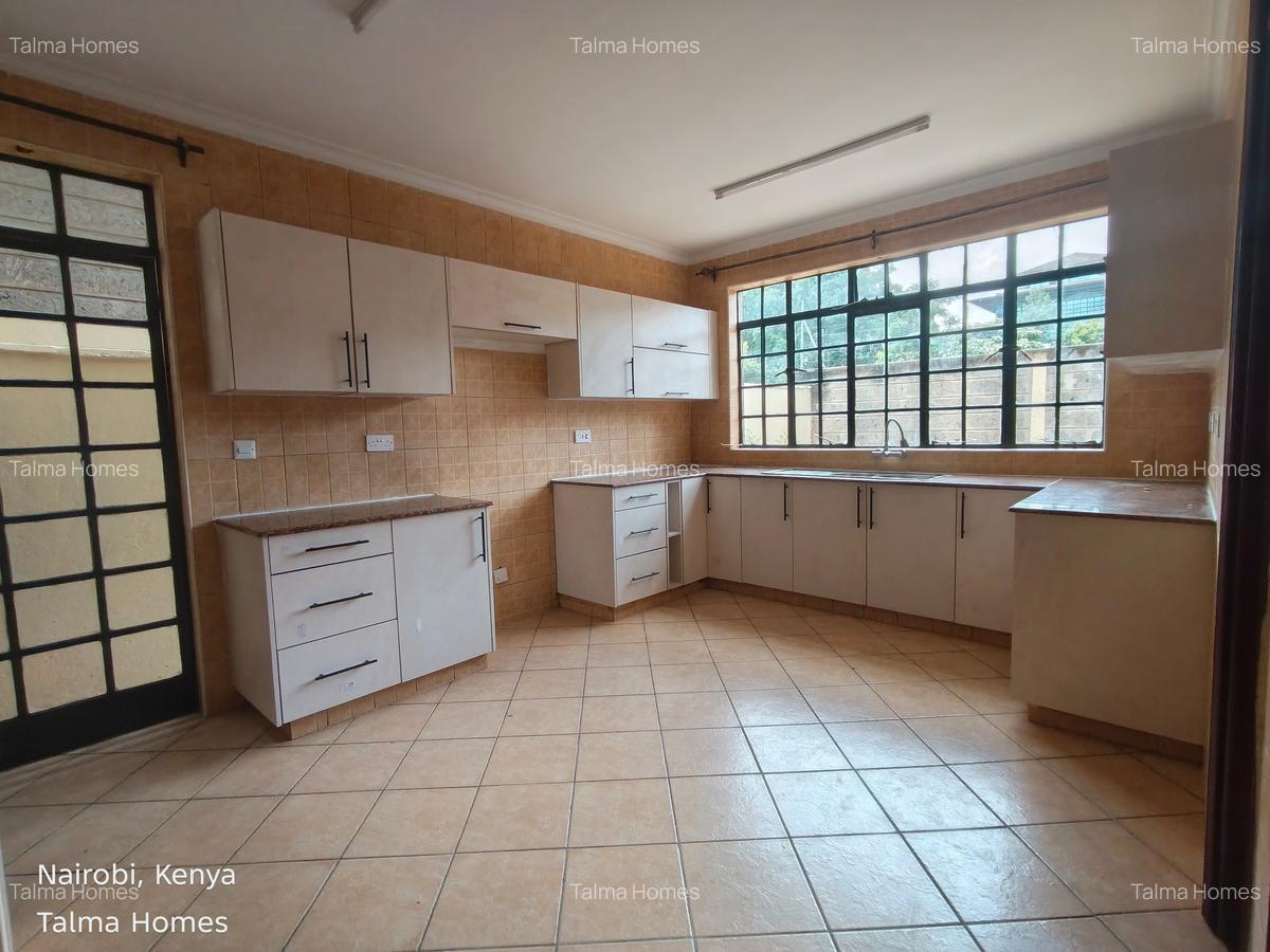 4 Bed Townhouse with En Suite at Lavington - 2