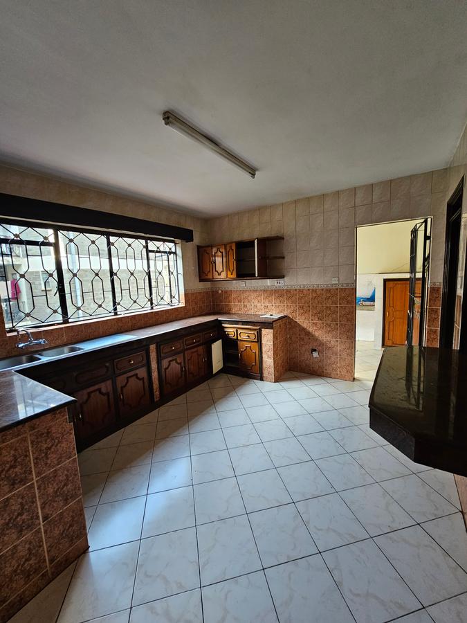 3 Bed Apartment with En Suite at Kileleshwa - 4