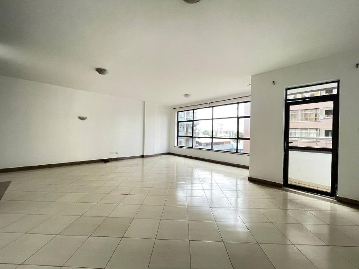 3 Bed Apartment with En Suite in Westlands Area - 1