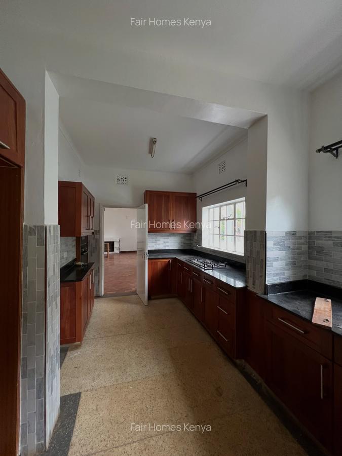 3 Bed House with En Suite at Lavington Green - 6