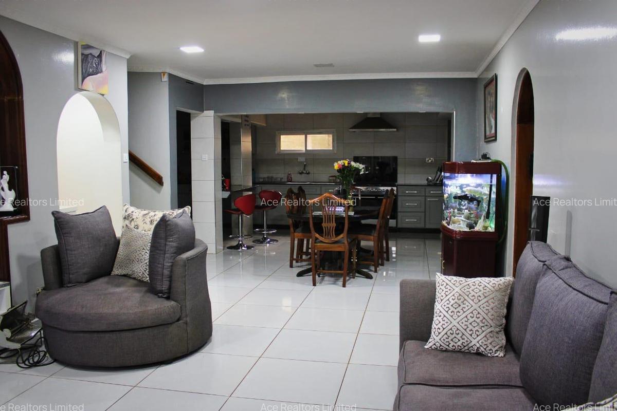 6 Bed Townhouse with En Suite at Karuna Close - 4