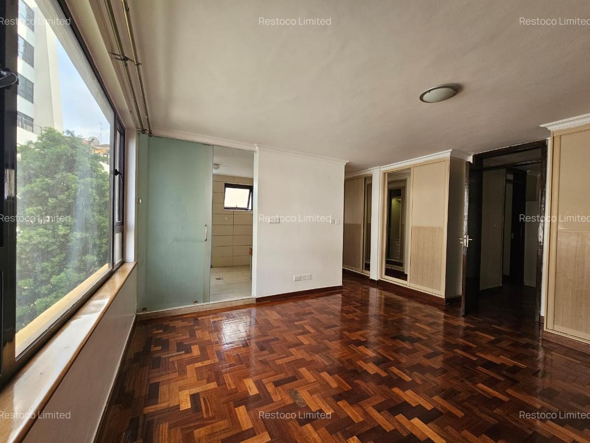 3 Bed Apartment with Swimming Pool at Riverside Drive - 6