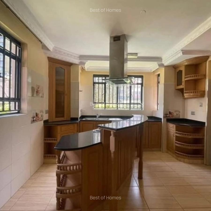 5 Bed Townhouse with En Suite in Lavington - 3