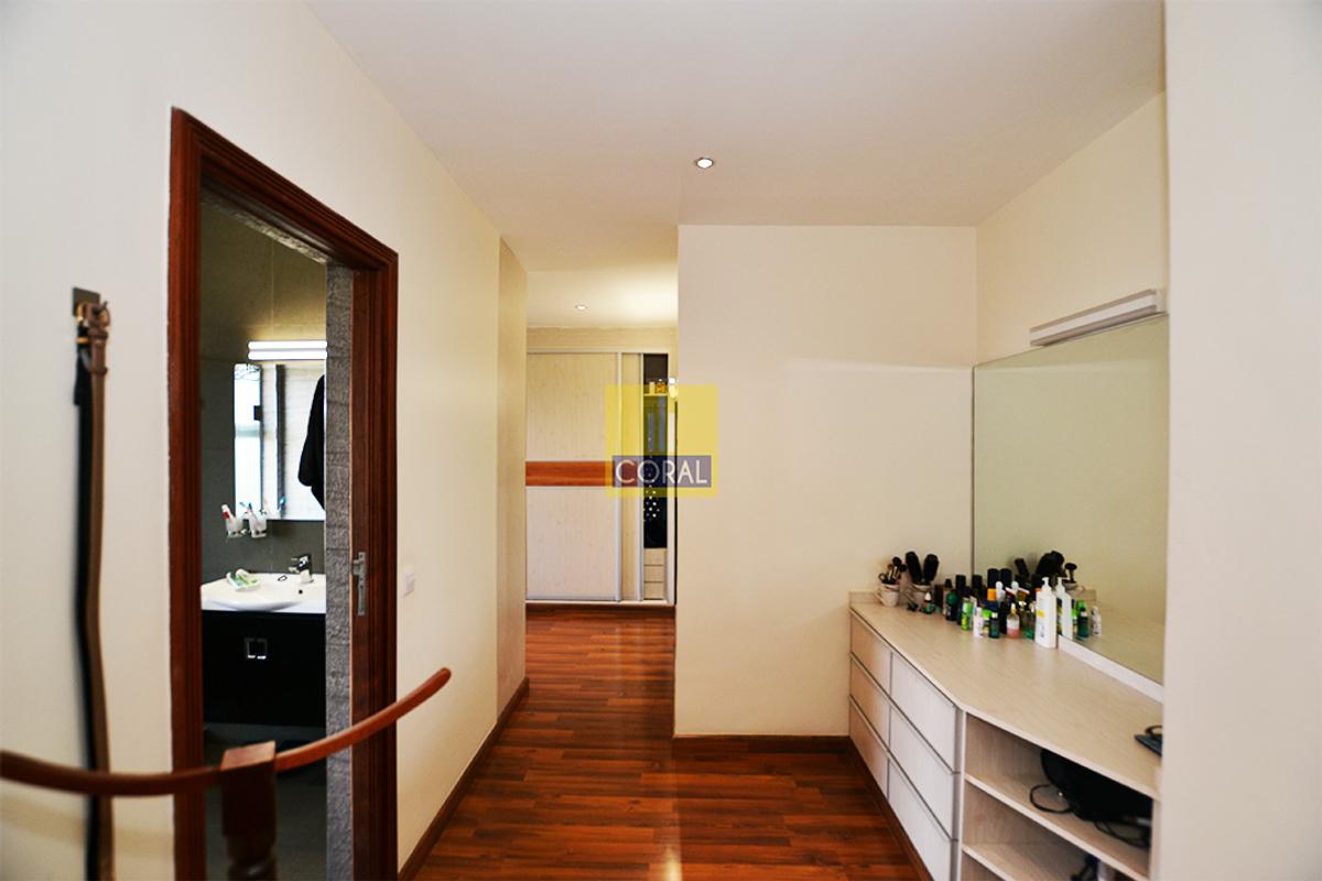 4 Bed Apartment with Parking in Parklands - 16