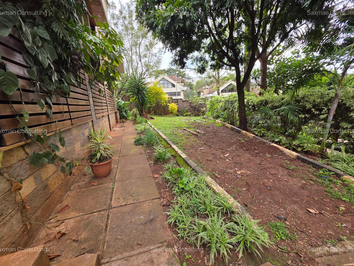 4 Bed House with En Suite in Lavington - 14