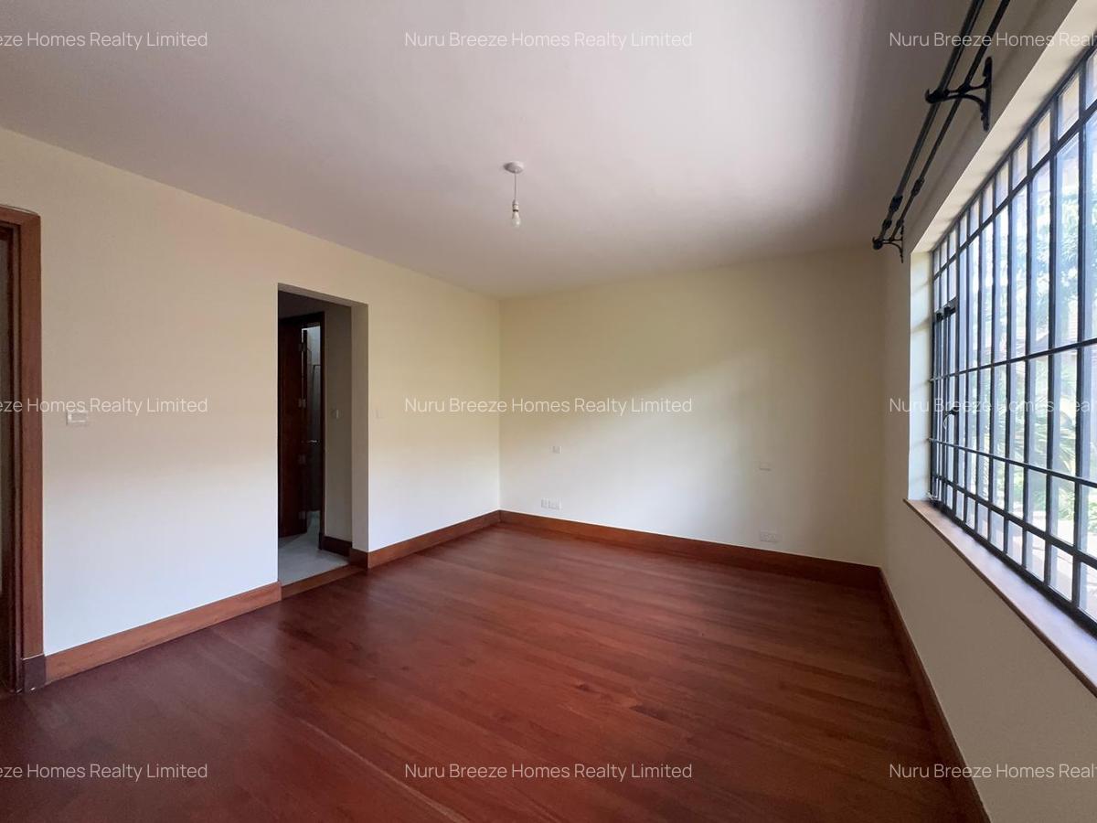 5 Bed Townhouse with En Suite in Lavington - 6