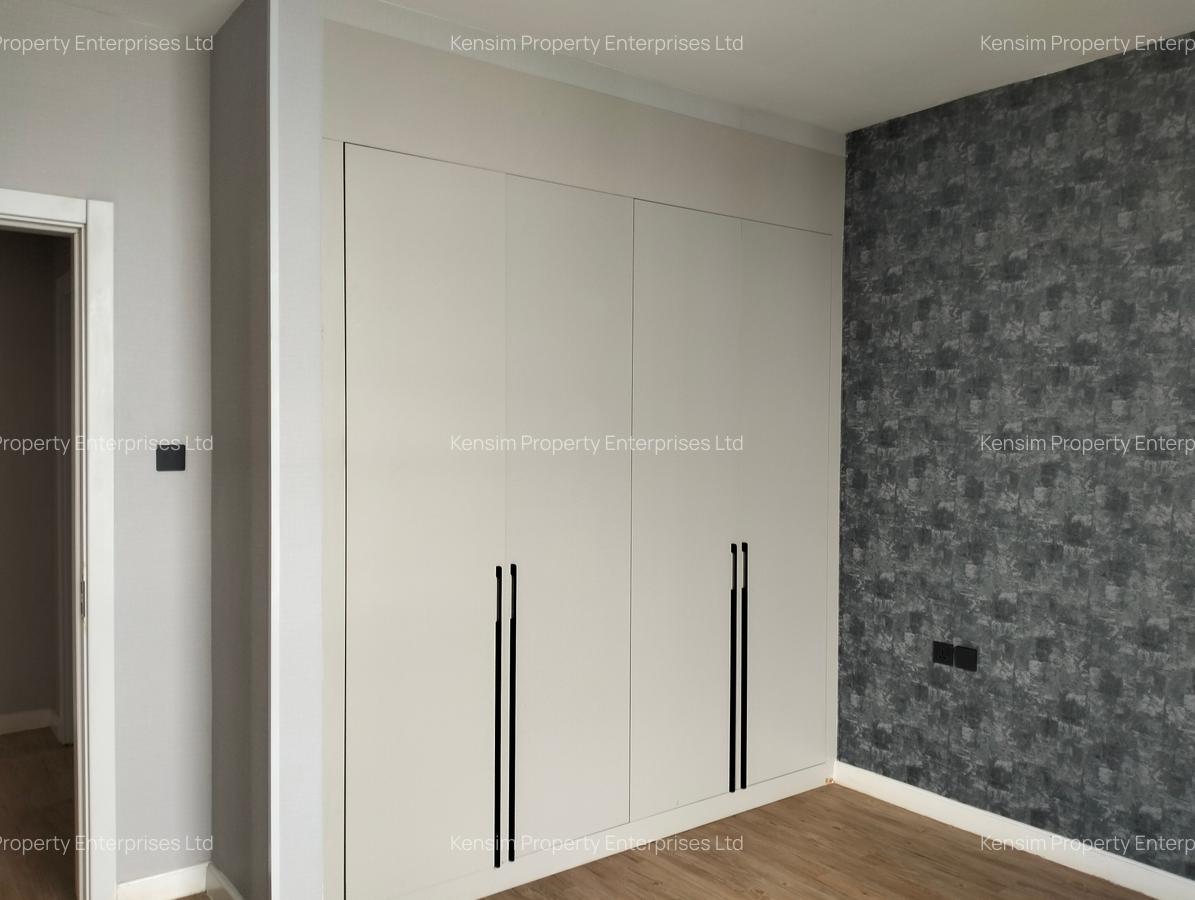 3 Bed Apartment with En Suite in Brookside - 16