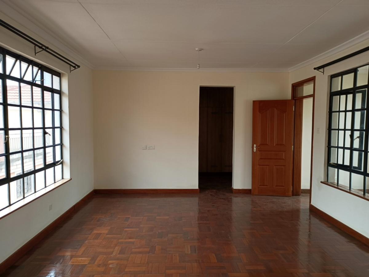 3 Bed Apartment with En Suite at Riverside Drive - 12