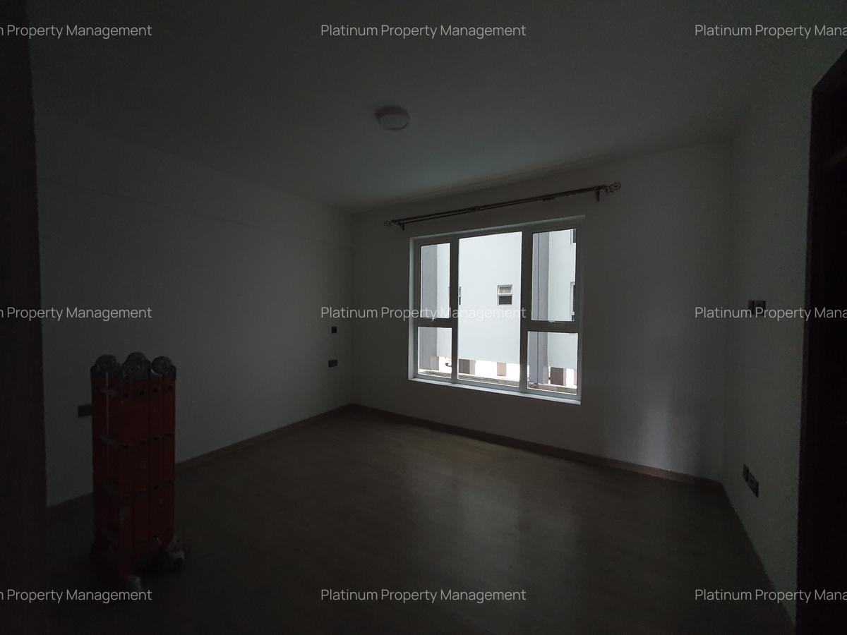 3 Bed Apartment with En Suite in Parklands - 10
