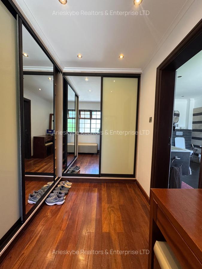 5 Bed Villa with En Suite in Runda - 16