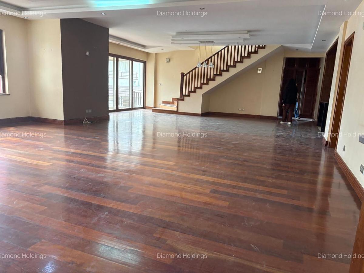 4 Bed Apartment with En Suite at Parklands - 6