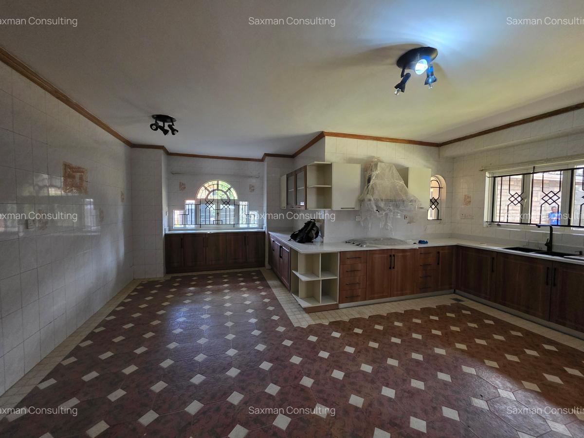 4 Bed House with En Suite in Spring Valley - 19