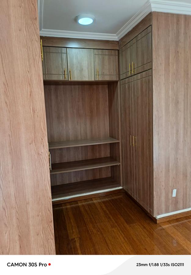 5 Bed Townhouse with En Suite at Lavington - 10