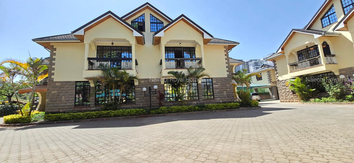 5 Bed Townhouse with En Suite at Lavington Green - 1