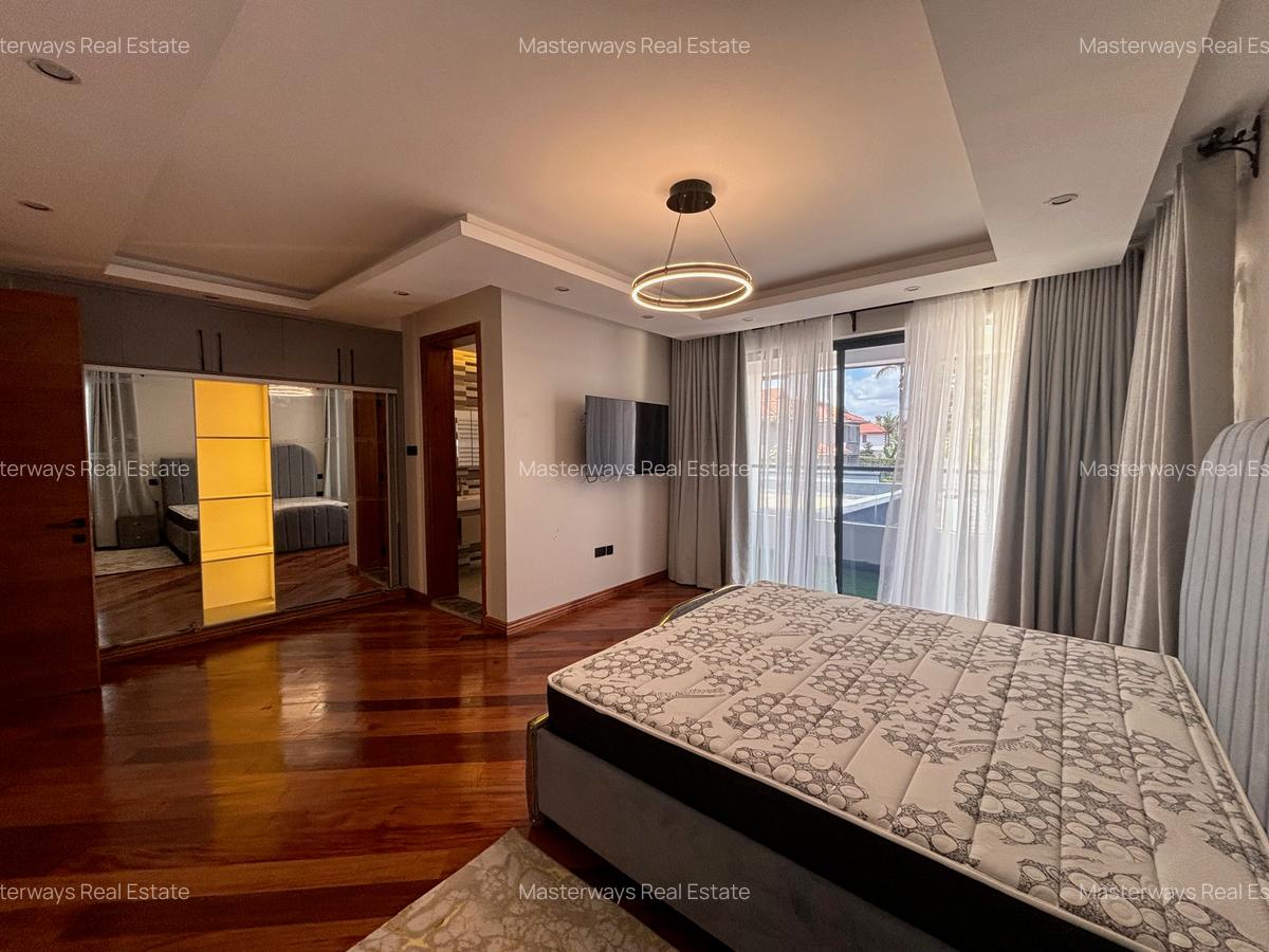 5 Bed House with En Suite in Runda - 14