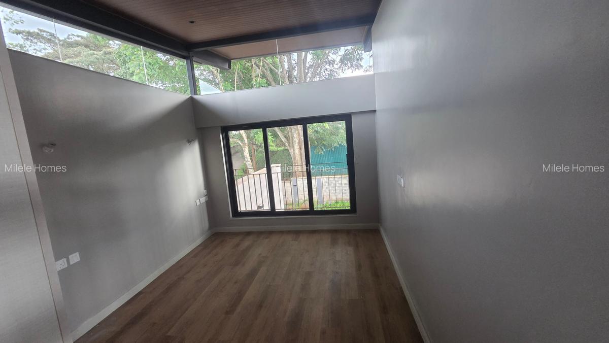 4 Bed Townhouse with En Suite at Paradise - 7