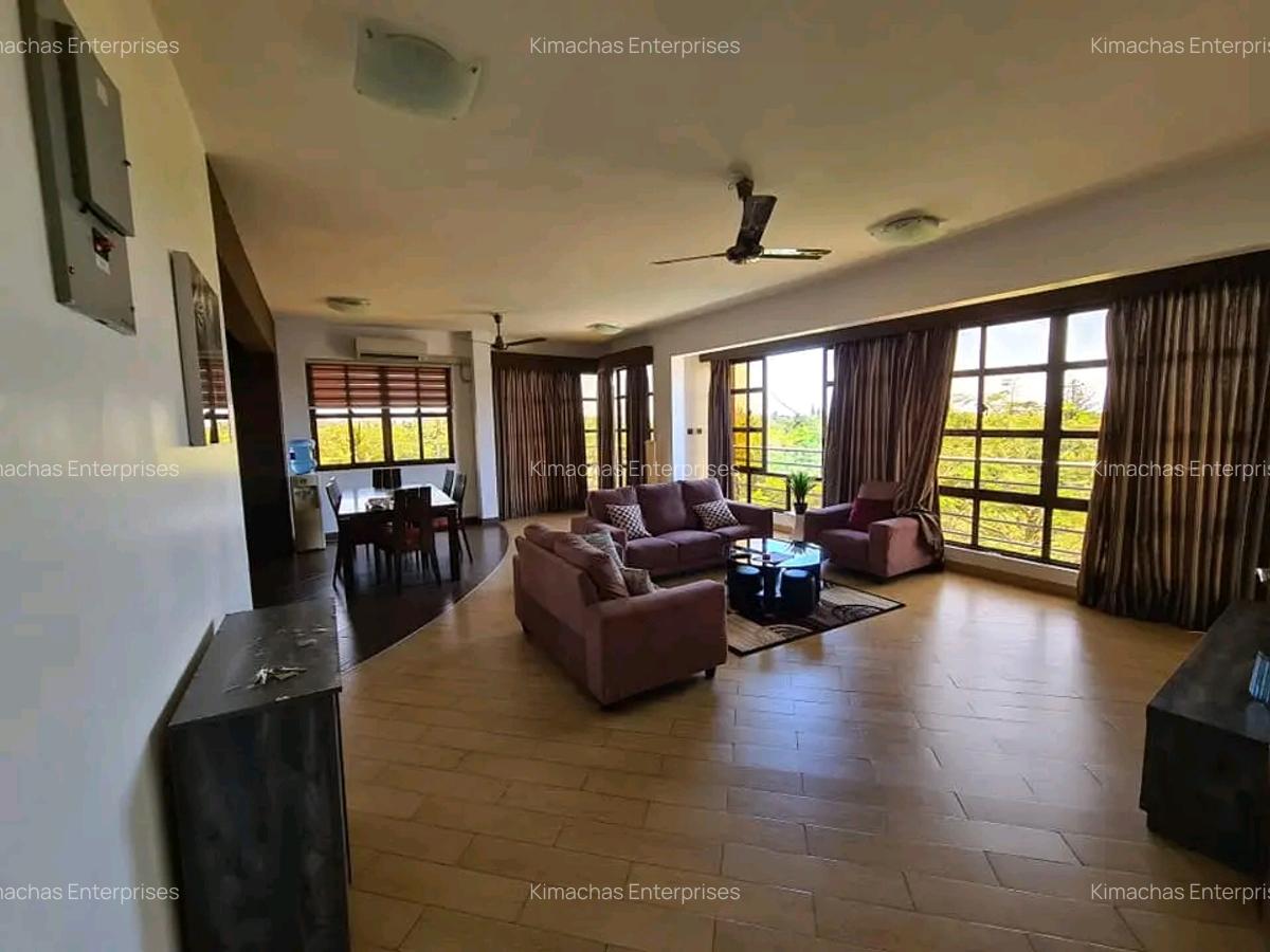 3 Bed Apartment with En Suite at Moyne Drive - 18