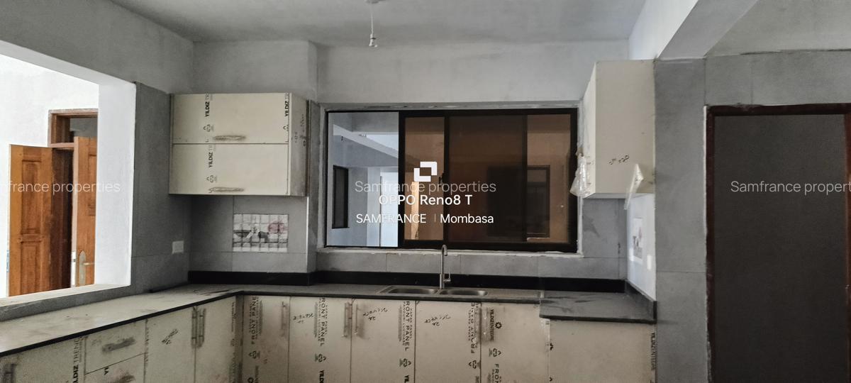 3 Bed Apartment with En Suite at Tudor - 13